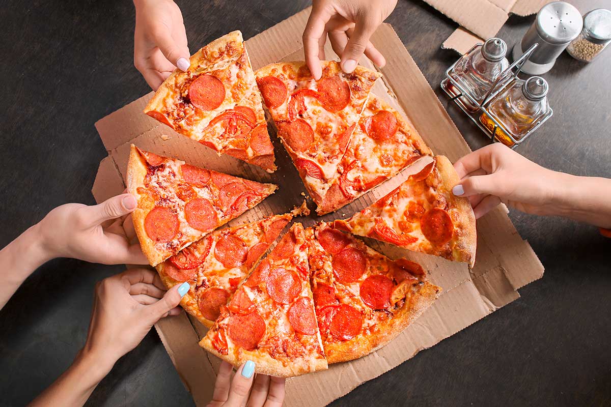 Cómo te comes la pizza dice de ti más de lo que crees, según una experta en comportamiento