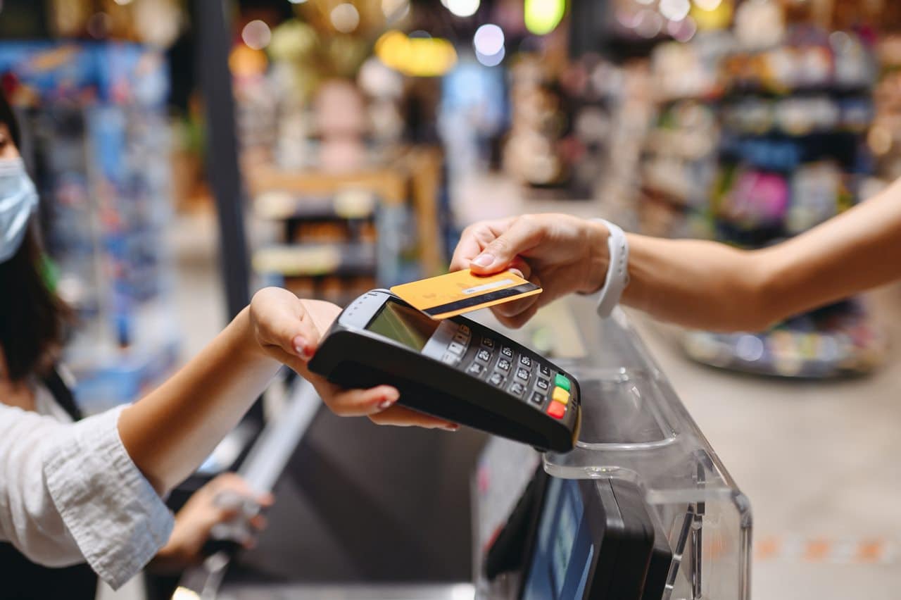 Alertan de los peligros del nuevo método de pago en tiendas de España