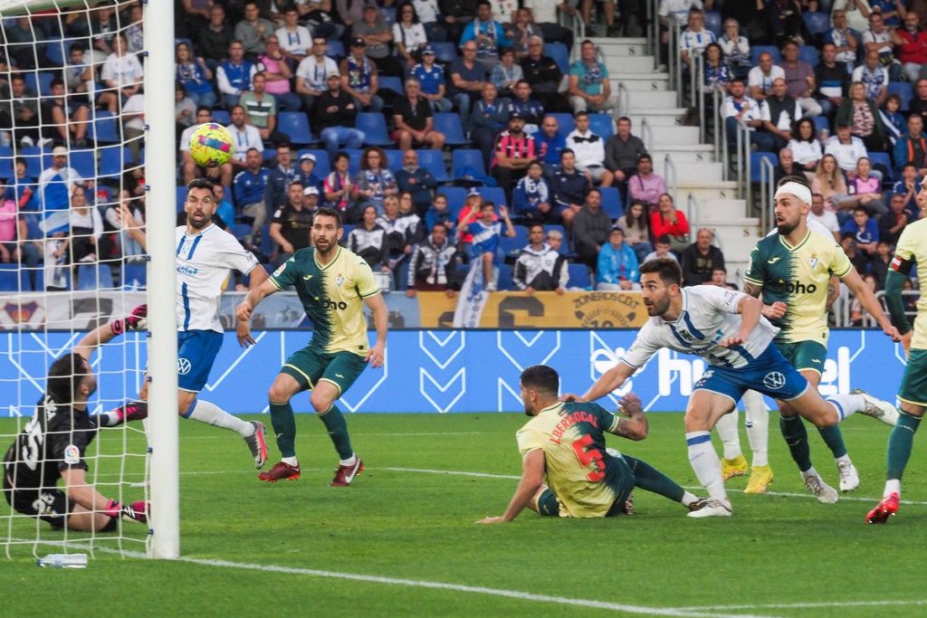 El Levante se juega medio ascenso ante el CD Tenerife