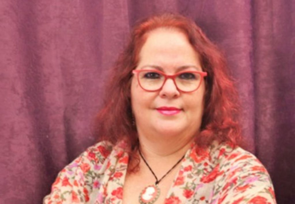 Josefa Molina lleva a Tenerife los relatos noir de ‘Gris oscuro tirando a negro’
