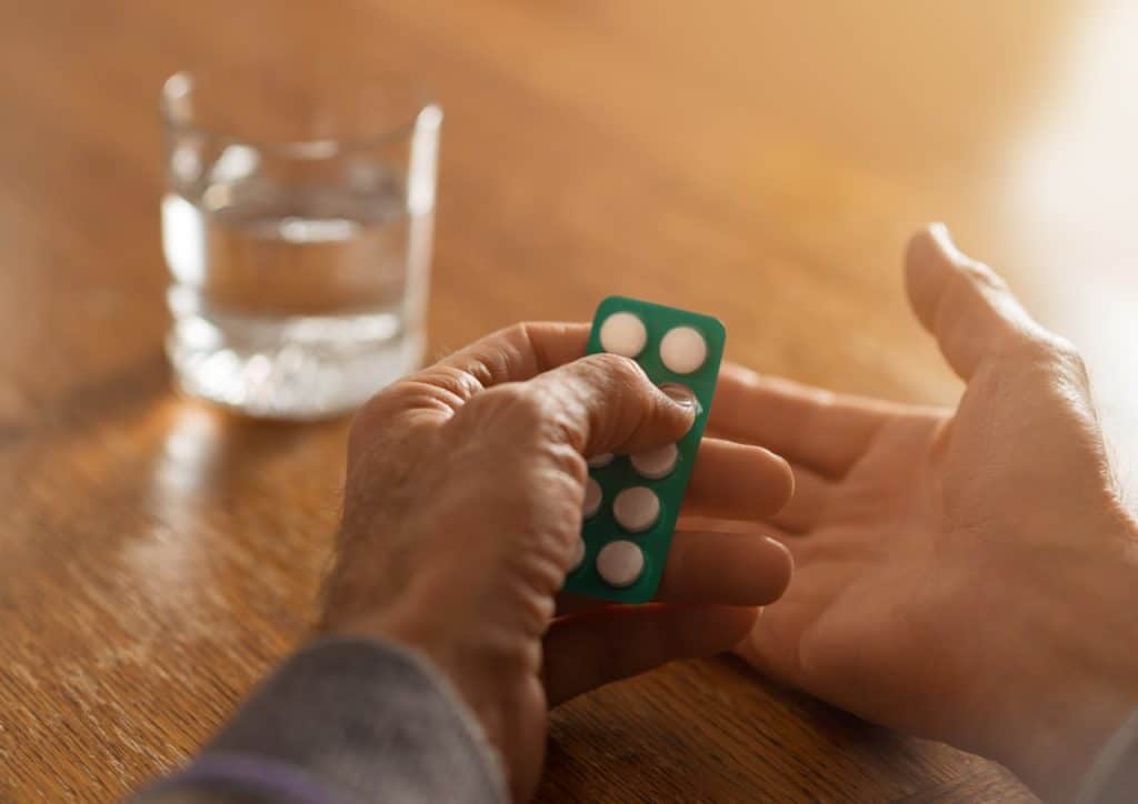 El riesgo de tomar aspirinas en edades avanzadas