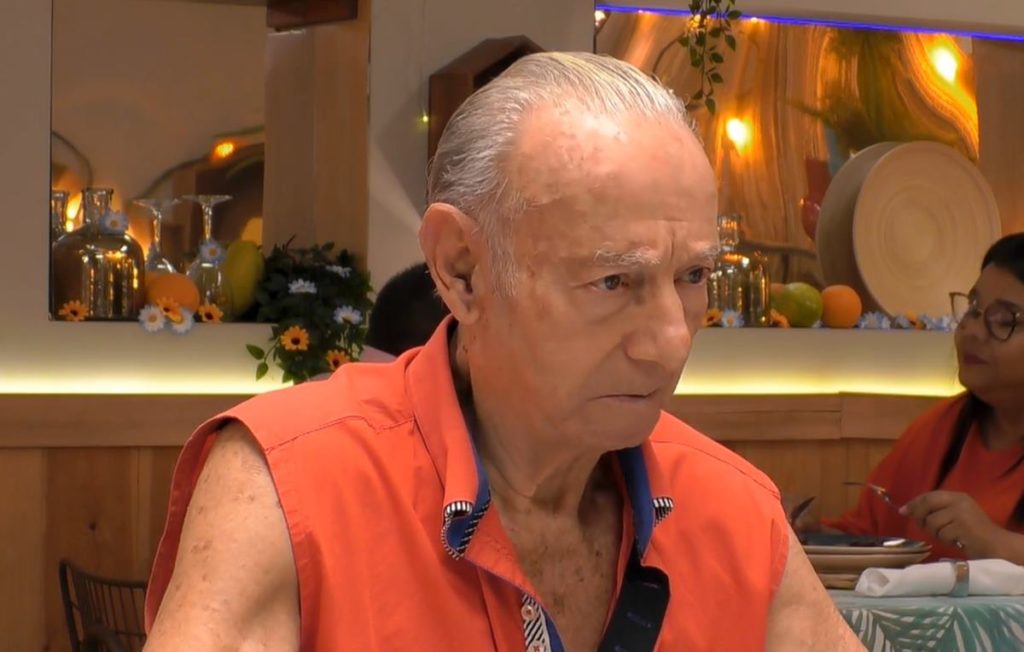 Su cita de First Dates no se lo acaba de creer: "Me mantengo joven a los 92 gracias a mis baños genitales"