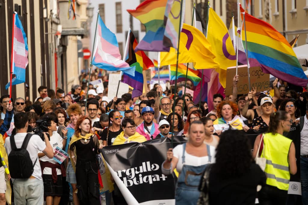 Miles de personas se manifiestan por el Orgullo LGBTIQA+ en La Laguna