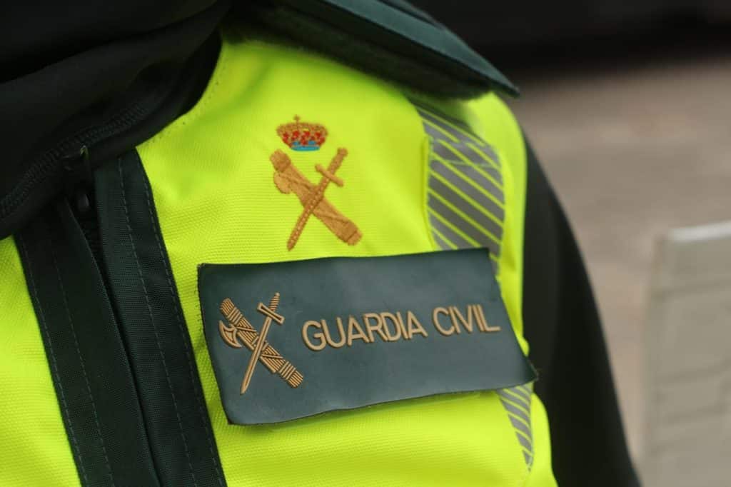 Una turista británica le lanza un vaso a la directora de un hotel