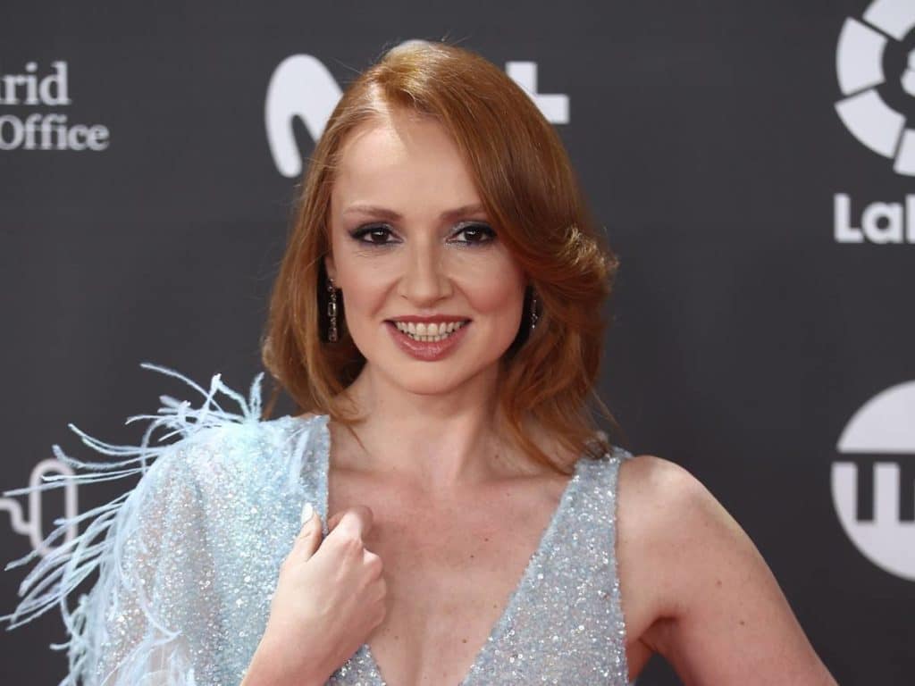 La actriz Cristina Castaño se anima a cantar, como espontánea, en un hotel de Canarias