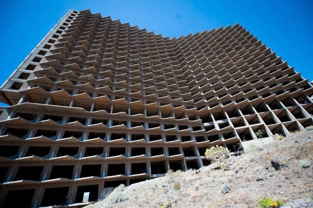 El hotel de Añaza lleva abandonado desde 1975. DA