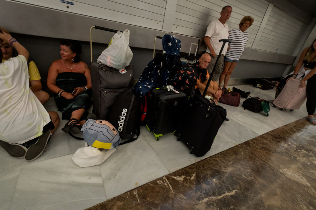 Las aerolíneas y turoperadores pusieron en marcha una compleja “Operación retorno” desde Tenerife. Fran Pallero
