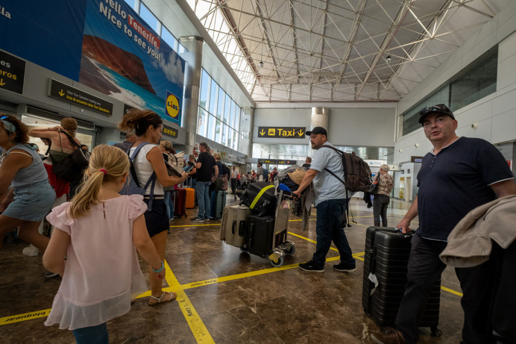 Las aerolíneas y turoperadores pusieron en marcha una compleja “Operación retorno” desde Tenerife. Fran Pallero