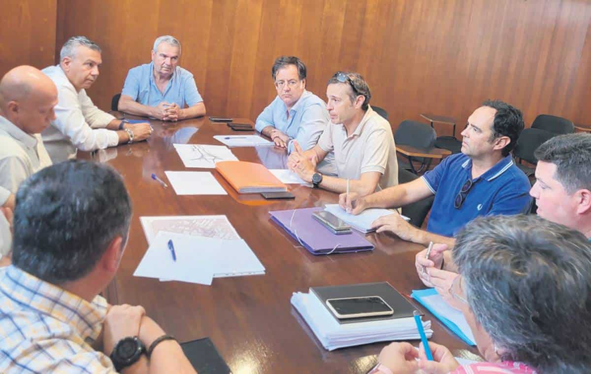 Reunión a tres bandas para evitar el colapso de la TF-1 a partir de septiembre