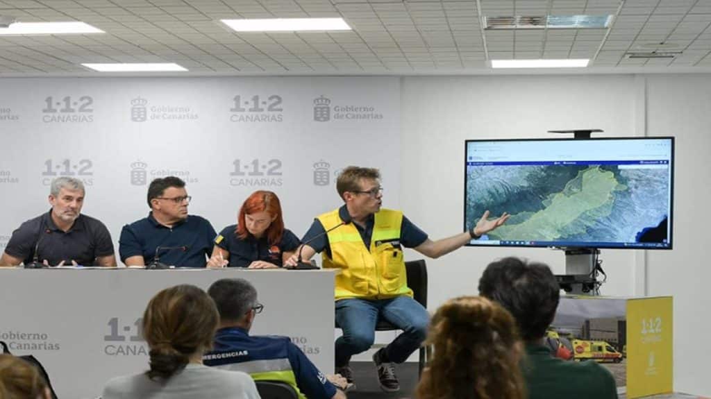 Rueda de prensa con la última hora del incendio en Tenerife