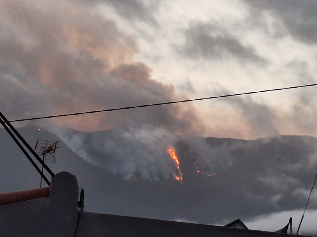 Evacúan a vecinos de Aguamansa, Pinolere y la parte alta de La Florida, en La Orotava