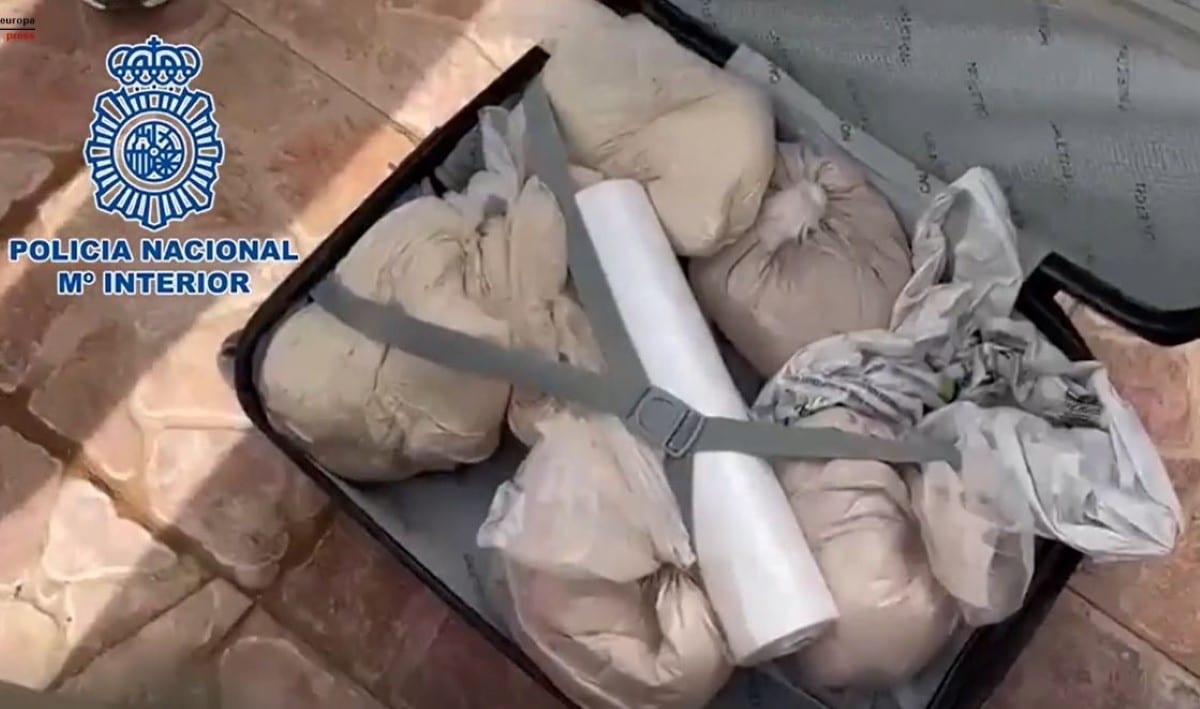 Cae una banda de 13 personas por tráfico de drogas en Canarias: encuentran 6 kilos de cocaína, 1,75 de heroína y 93.000 euros