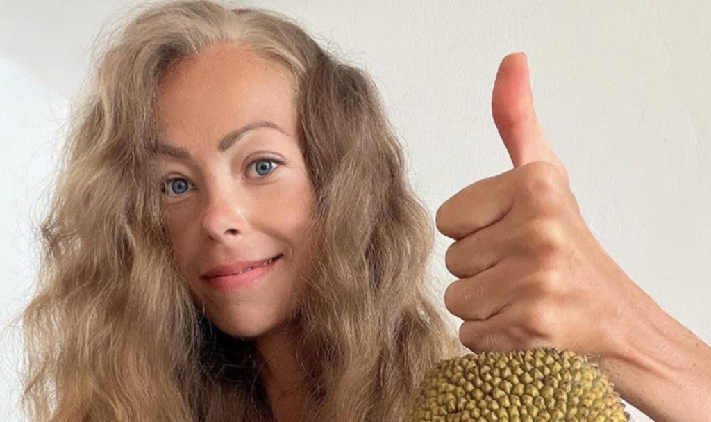 Una influencer vegana rusa muere por no beber agua y comer solo fruta