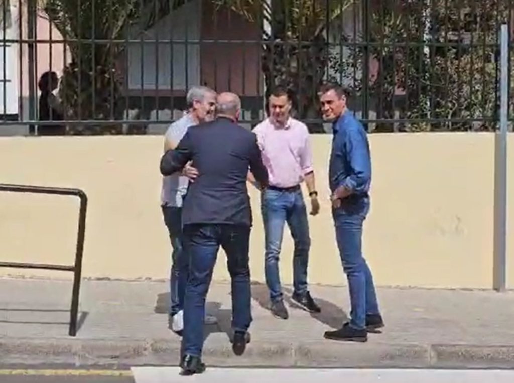 Pedro Sánchez en el incendio en Tenerife