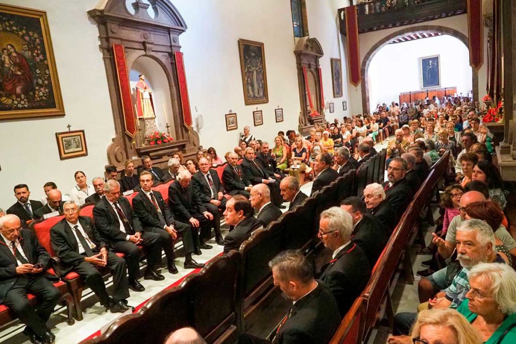 Los fieles se rinden al Cristo de La Laguna