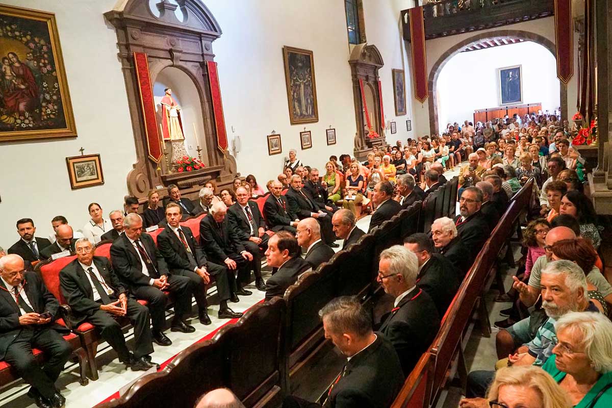 Los fieles se rinden al Cristo de La Laguna
