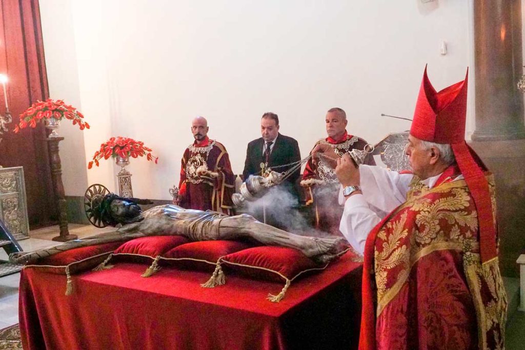 Los fieles se rinden al Cristo de La Laguna