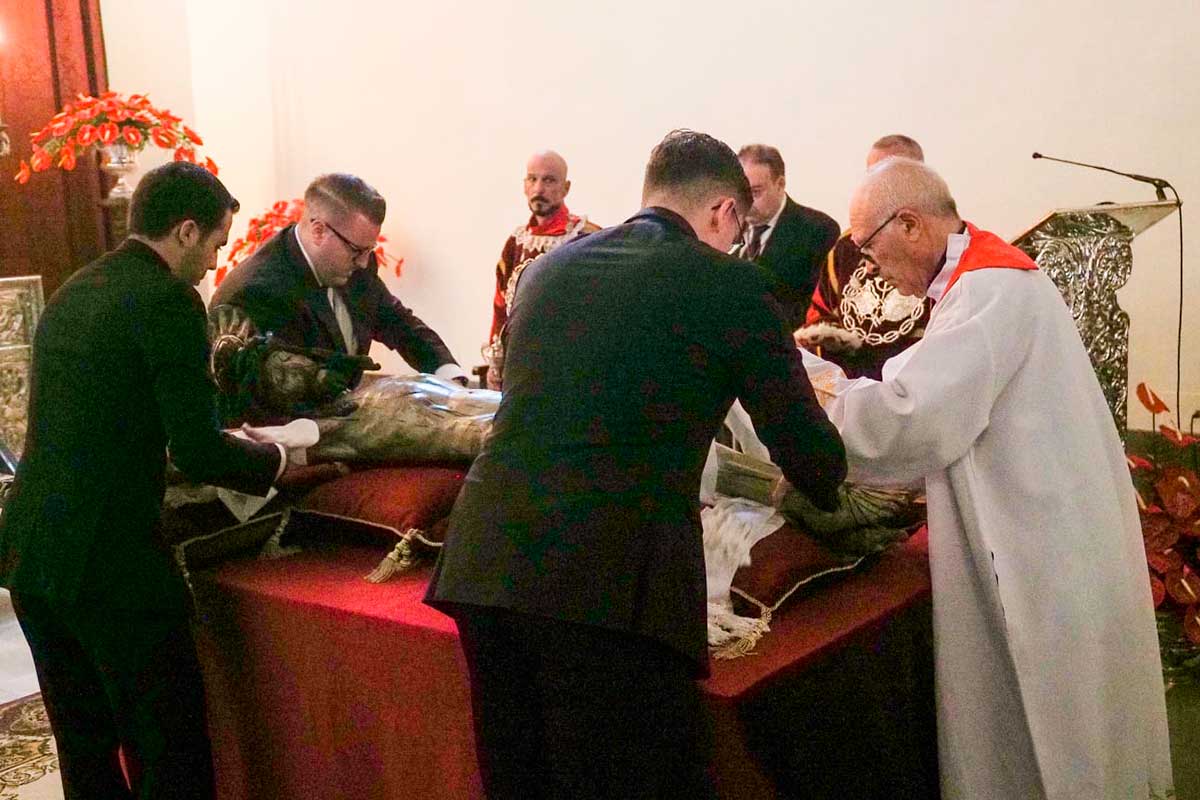 Los fieles se rinden al Cristo de La Laguna