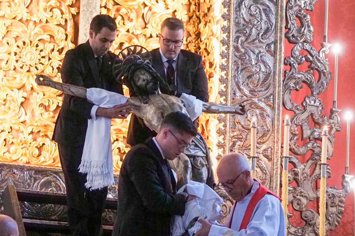 Los fieles se rinden al Cristo de La Laguna