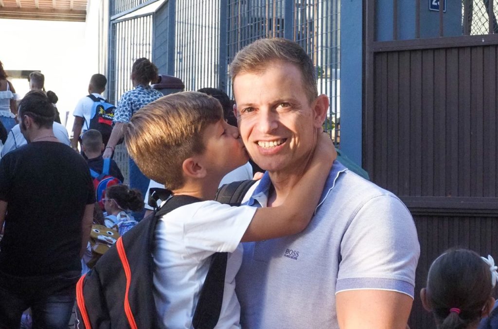 El alumnado de Canarias vuelve a clase "con más alegría que pena"