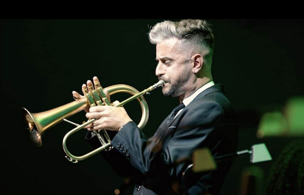 Natanael Ramos actúa en Noon