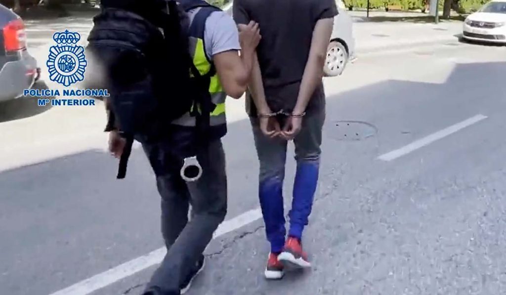Detenido un hombre por agredir sexualmente a su bebé, difundirlo en redes y ofrecerla a terceros