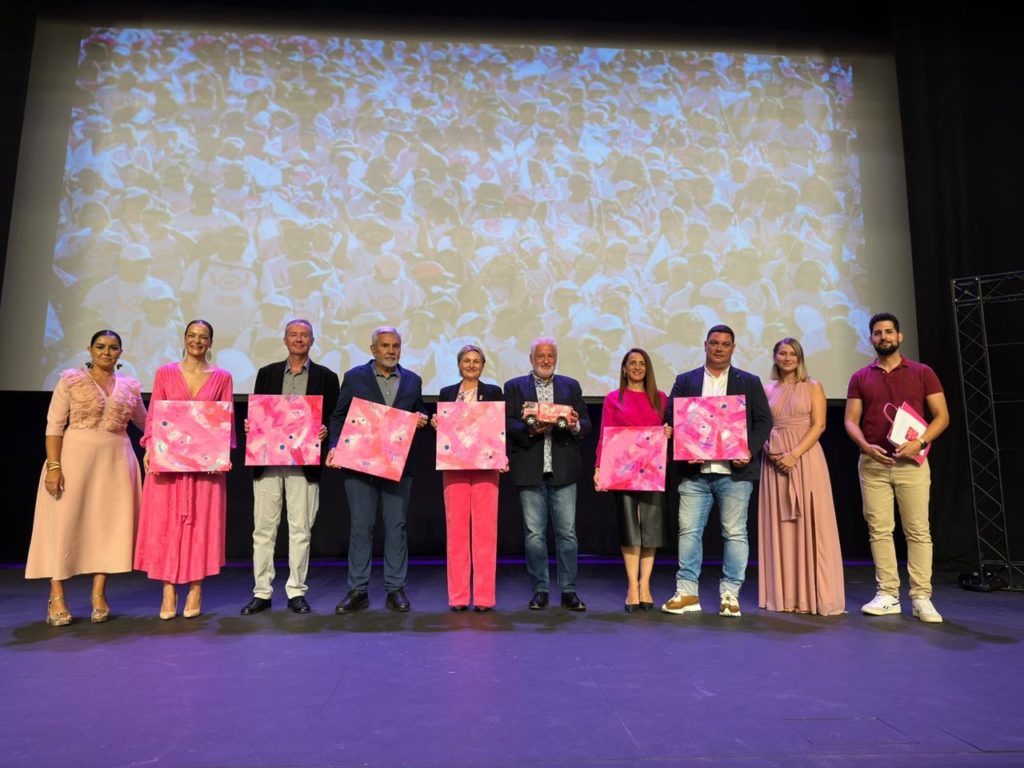 El Auditorio de Adeje acogió la primera gala de la Fundación. Mario Dobrescu