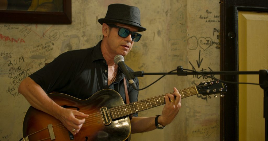Santiago Auserón: “La música es mi taller; la filosofía es mi lujo privado, ahí hallo nuevos paisajes del pensamiento”