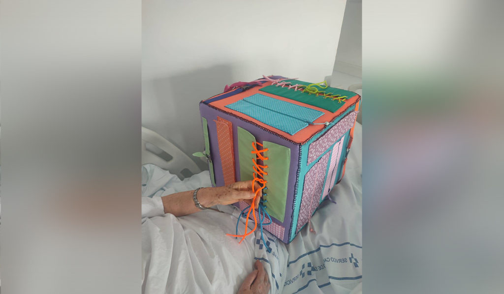 El original cubo para "reaprender a vestirse" del HUC
