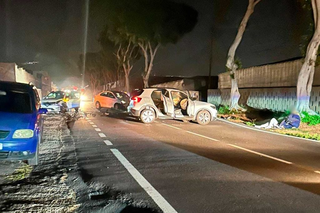 Aparatoso accidente en Arona con tres coches implicados