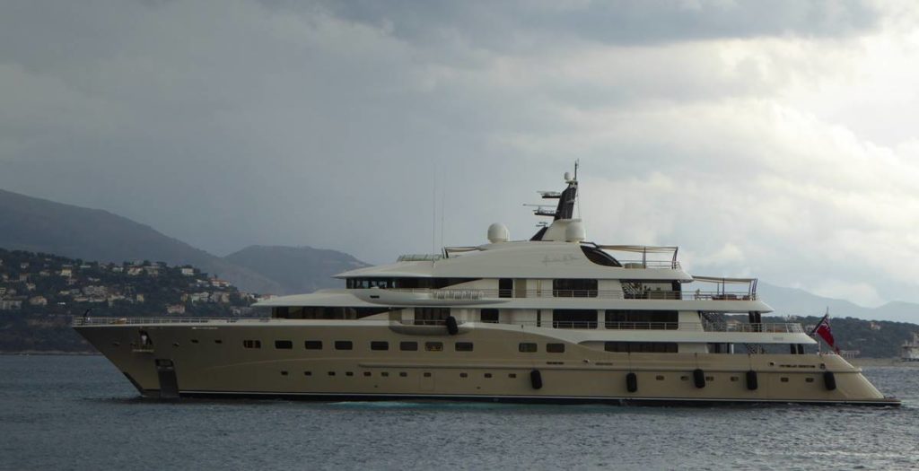 El superyate de 200 millones de dólares que está en el Puerto de Santa Cruz de Tenerife y homenajea a los Beatles