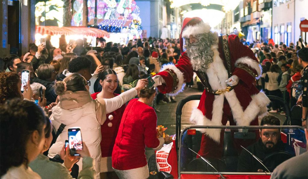 Papá Noel regresa a las calles del casco de La Laguna