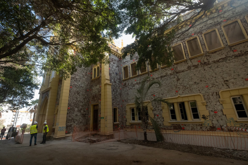 La fachada del Parque Viera y Clavijo comienza a vislumbrar los trabajos que se están realizando para su rehabilitación. Fran Pallero
