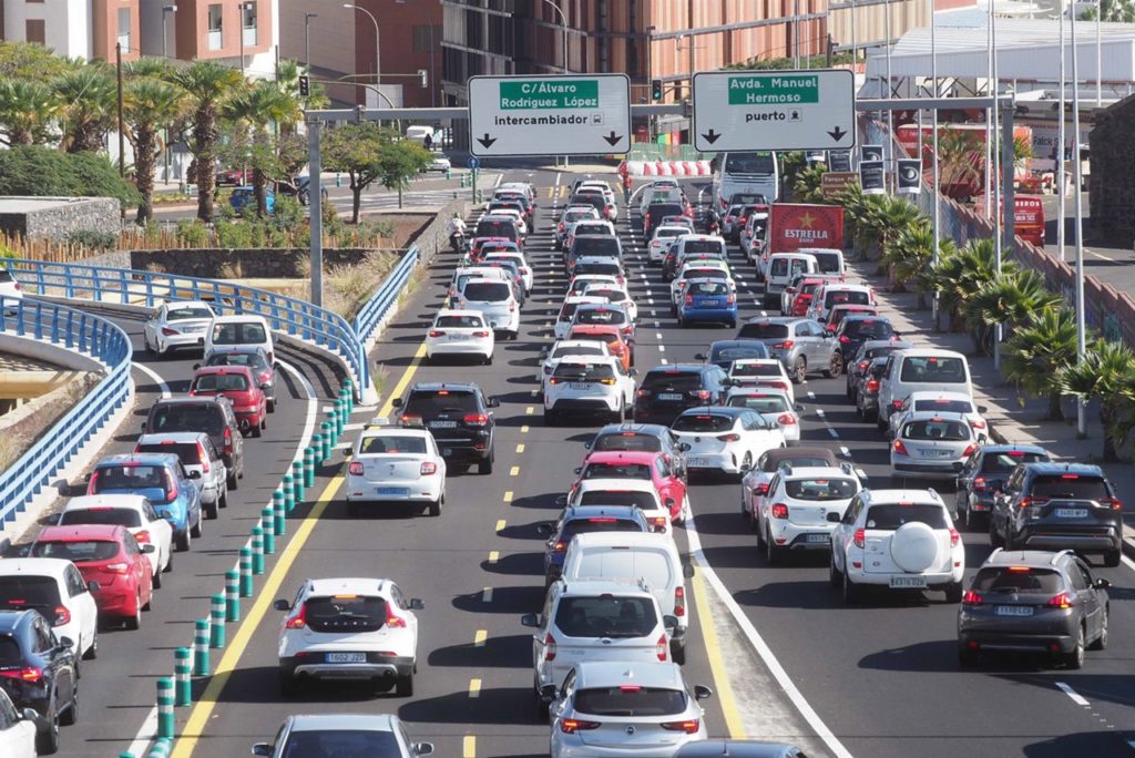 Los últimos encargos a los Reyes colapsan la circulación en Tenerife