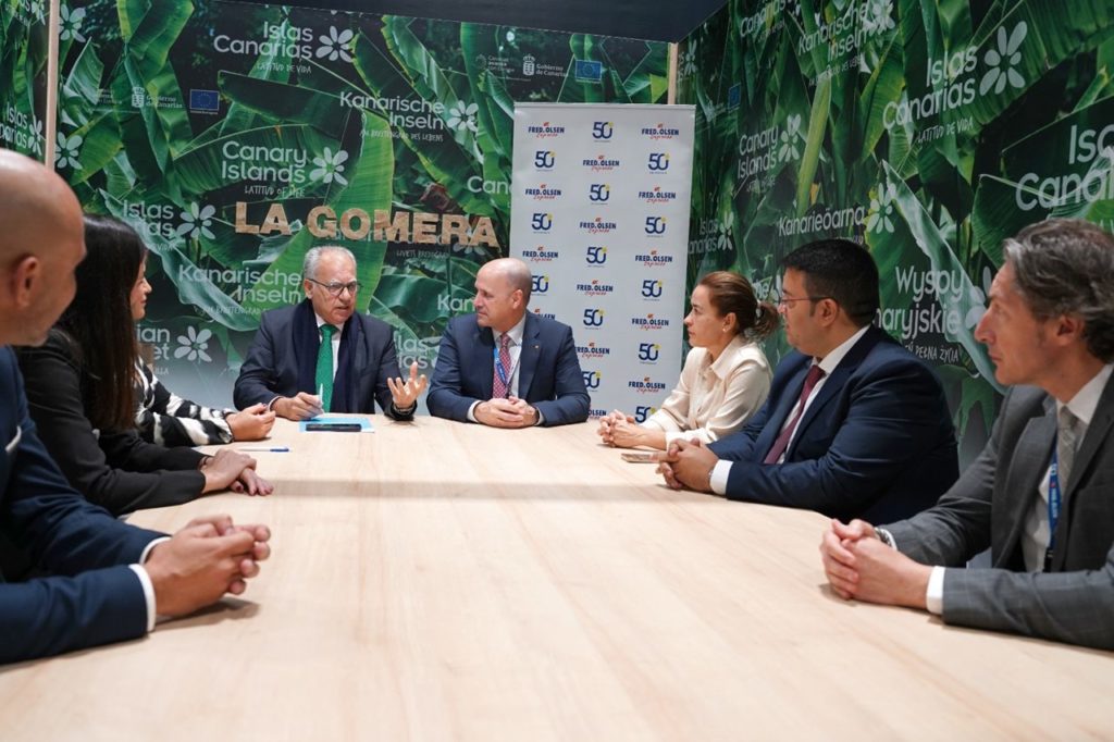 El presidente gomero, Casimiro Curbelo, durante una reunión en Fitur. DA