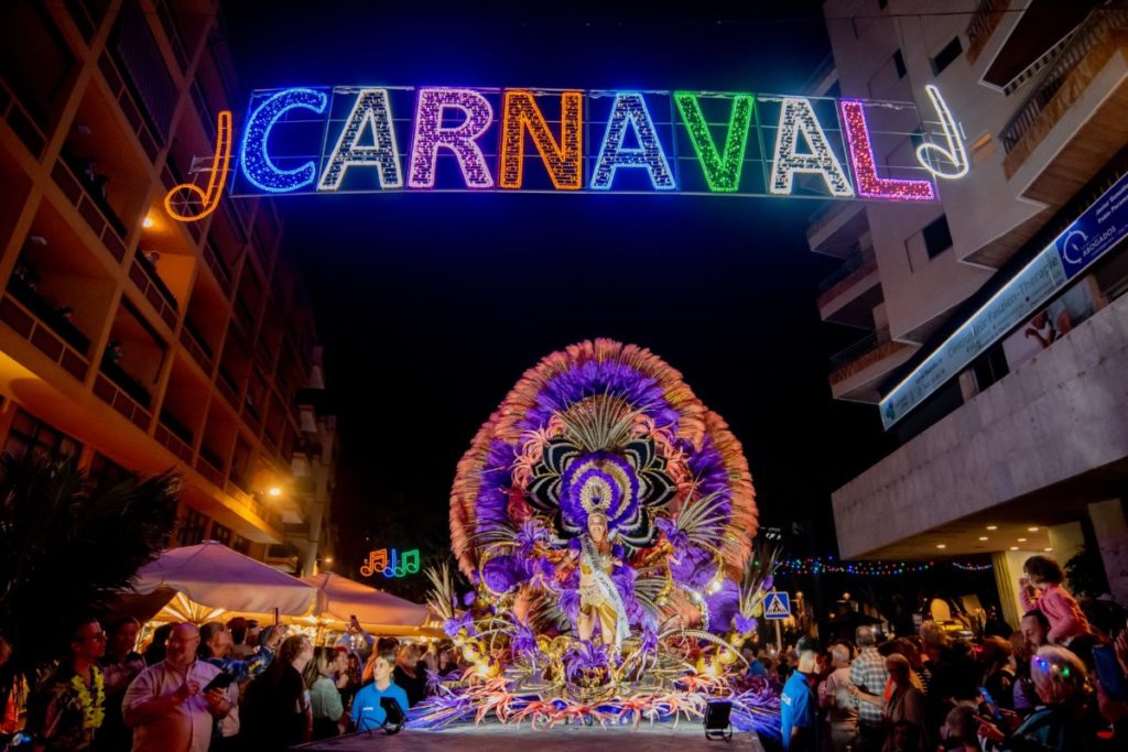 Puerto de la Cruz sale a la calle con su Cabalgata Anunciadora