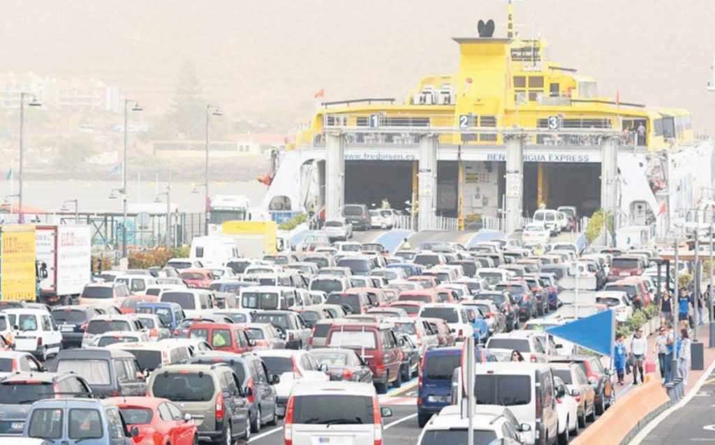 Casi 50.000 pasajeros pasarán por Los Cristianos entre este jueves y domingo