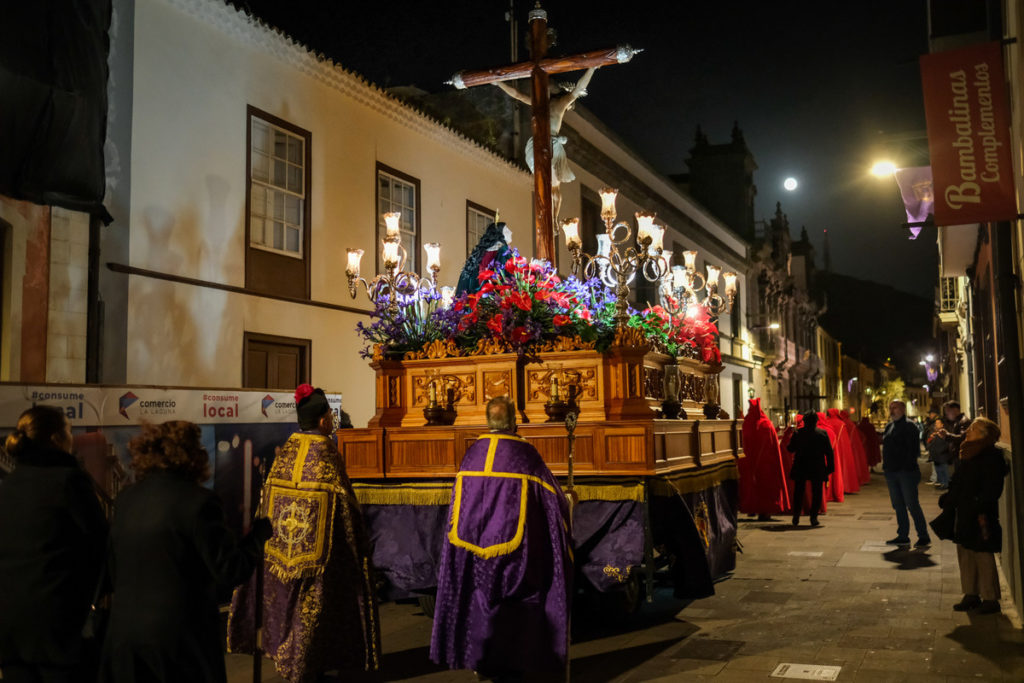Emoción y devoción en La Laguna y Santa Cruz en el lunes santo