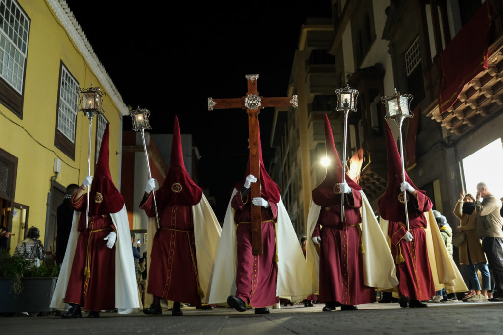 Fe y tradición en el Jueves Santo con las procesiones y visitas a los monumentos