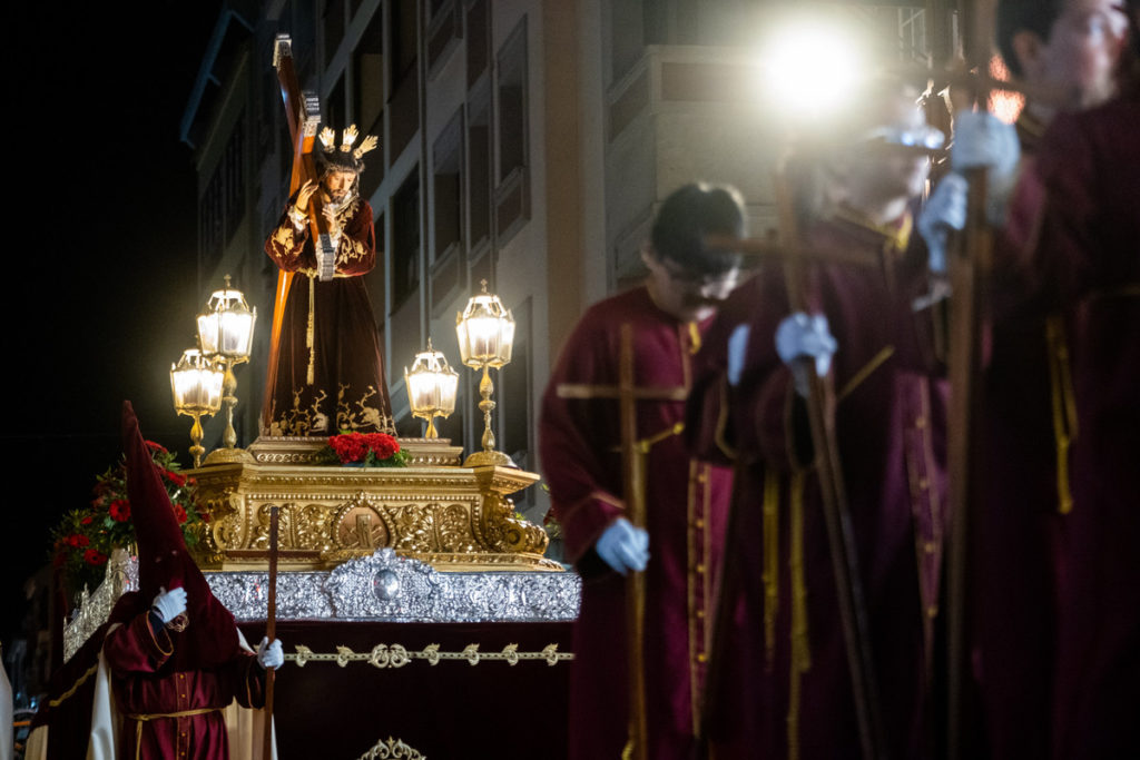 Fe y tradición en el Jueves Santo con las procesiones y visitas a los monumentos