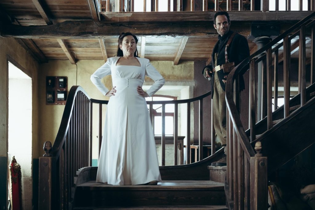 Carmen Machi y Diego Anido, en la comedia ‘Tratamos demasiado bien a las mujeres’, dirigida por Clara Bilbao.