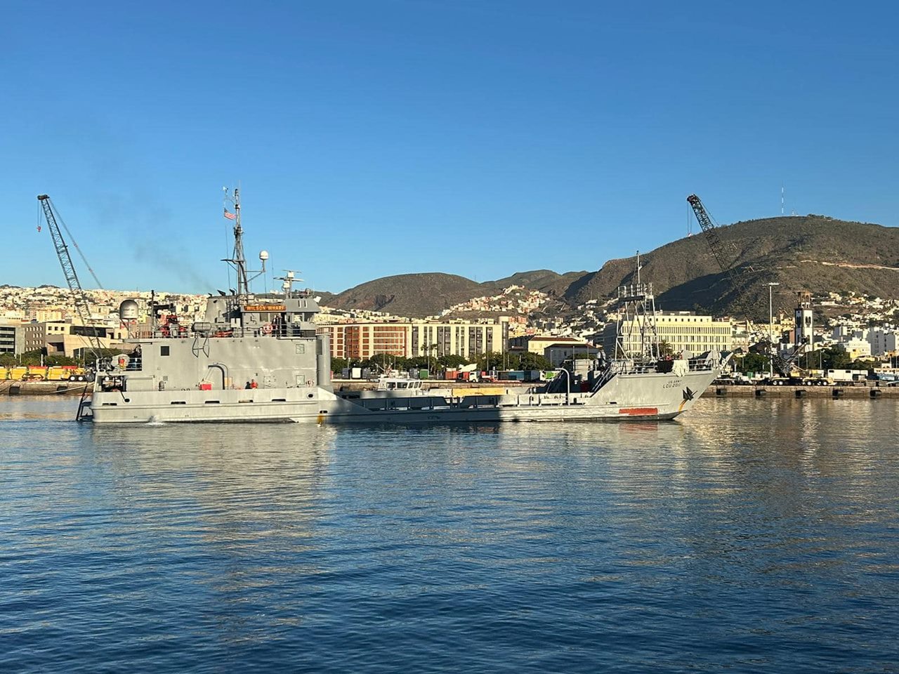 Cuatro "espectaculares" buques de guerra de la marina de Estados Unidos en el puerto de Santa Cruz de Tenerife