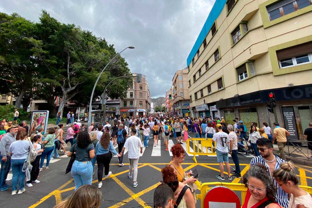 20A en Tenerife: tranvías “a reventar” y, por primera vez, alegría por un colapso en la TF-5