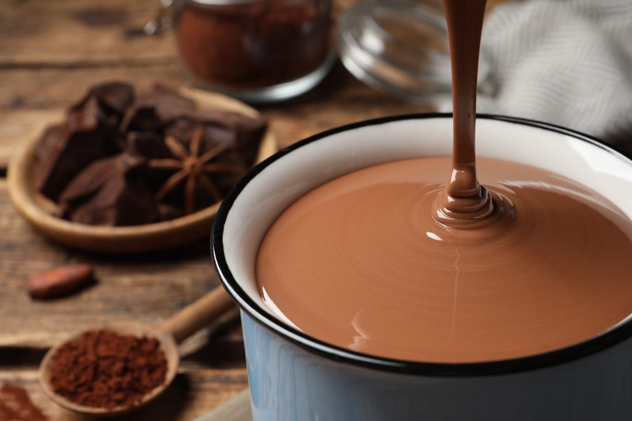 Julio Torres, escritor y periodista, sobre el mejor chocolate de Semana Santa tinerfeña: "Hay que dejar reposar antes de servir"
