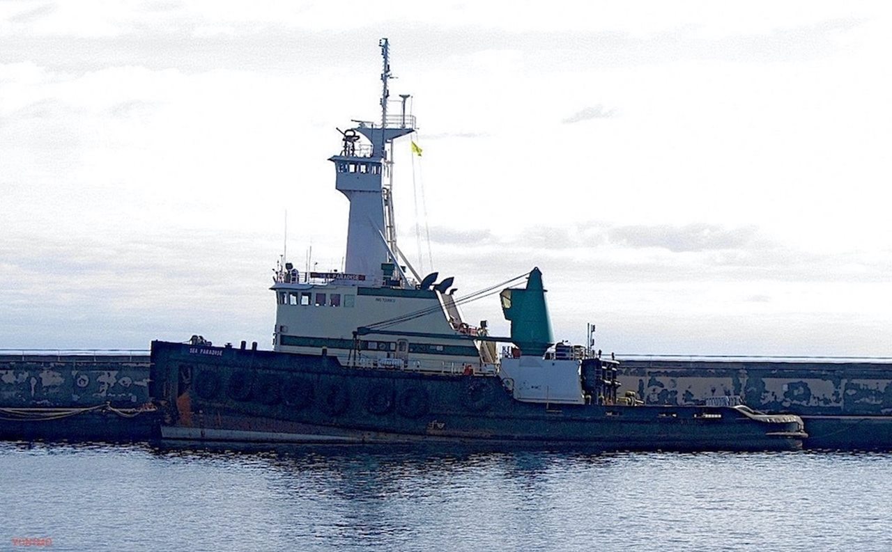 El barco de los "horrores" que lleva meses atracado en el puerto de Santa Cruz