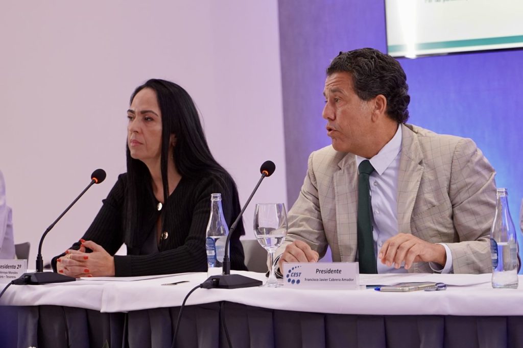 Raquel Arroyo y Javier Cabrera. DA