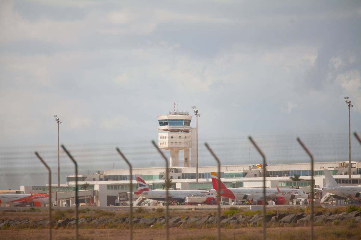 Piden más policías en un aeropuerto de Canarias para "evitar más retrasos"