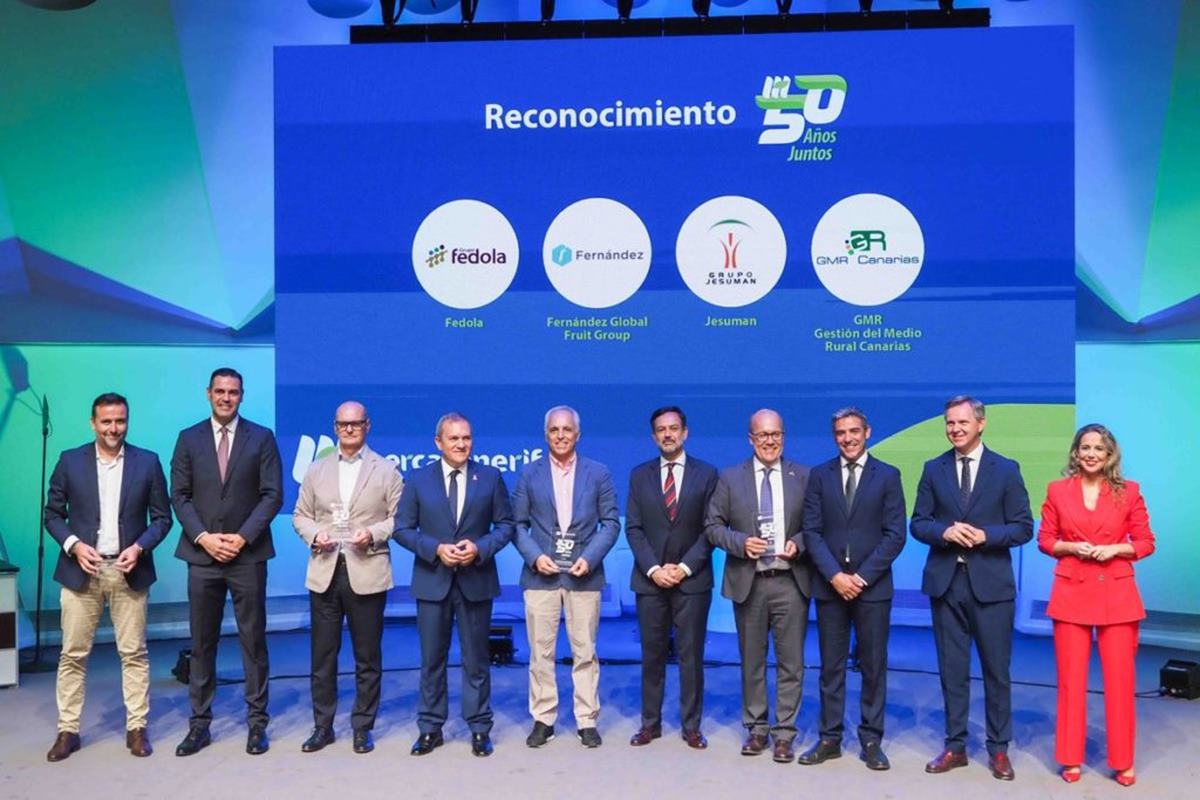 Comercial Jesuman recibe reconocimiento por su apoyo al sector agrario en el 50 aniversario de Mercatenerife