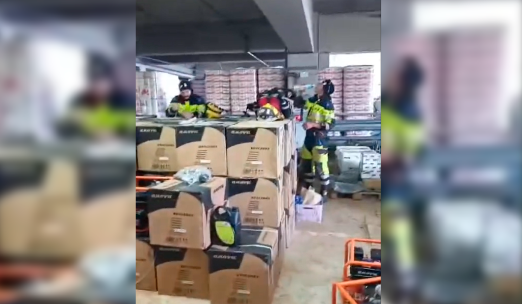 El vídeo que alaba el trabajo de los bomberos canarios en Valencia: “Impecables, bendita Canarias”