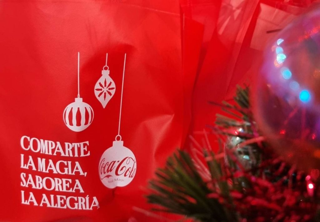 Coca-Cola, Asociación de Empresarios Zona Centro de Santa Cruz, IMAS y Catering D’Gamonal reparten 500 comidas a familias vulnerables